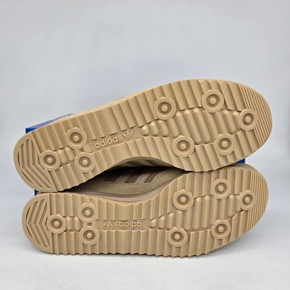 Athletic_Shoes